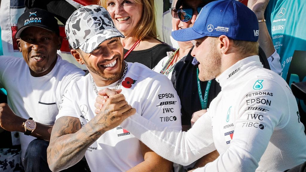 Valtteri Bottas johdatti Mercedeksen kaksoisvoittoon Austinissa Lewis Hamilton perässään.