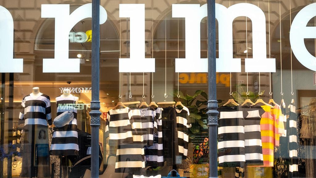 Marimekon myymälän julkisivu Helsingin Mikonkadulla 2018.