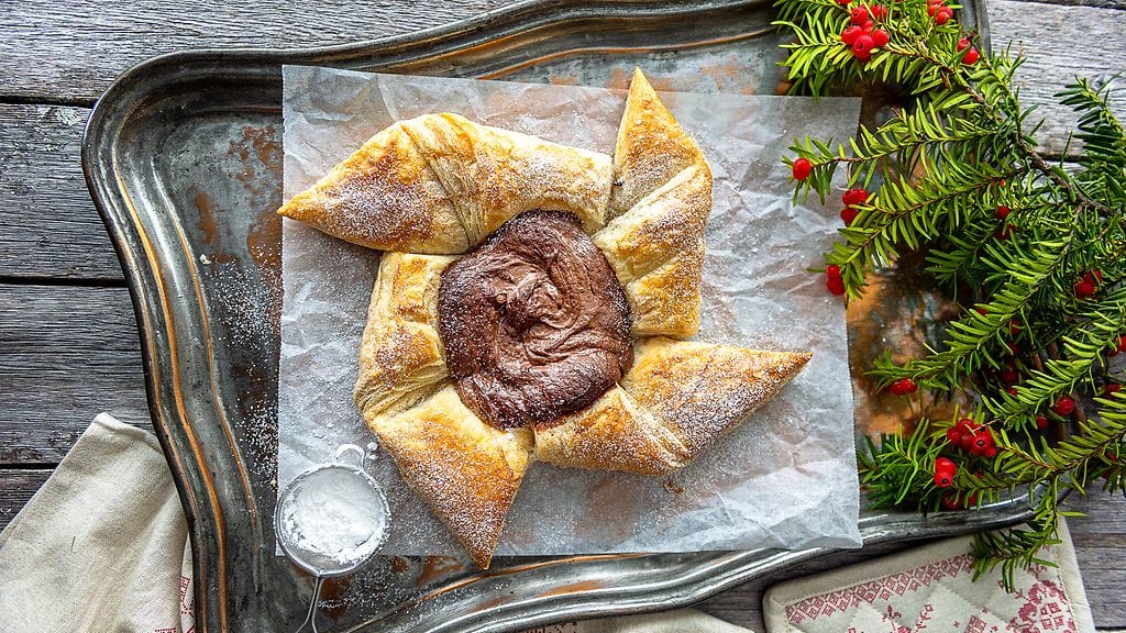 Jättijoulutorttu sopii vaikka juhlapöydän kakuksi!