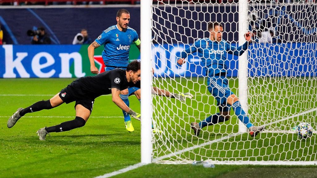 Aaron Ramsey tuikkasi pallon maaliviivalta Lokomotiv Moskovan häkkiin.