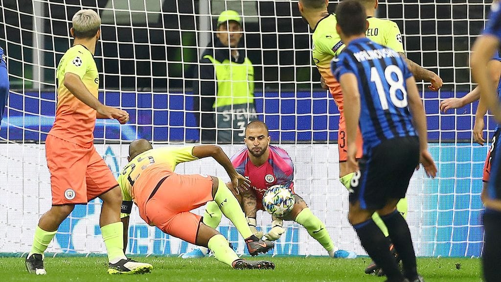 Puolustaja Kyle Walker operoi loppuminuutit Manchester Cityn maalilla.