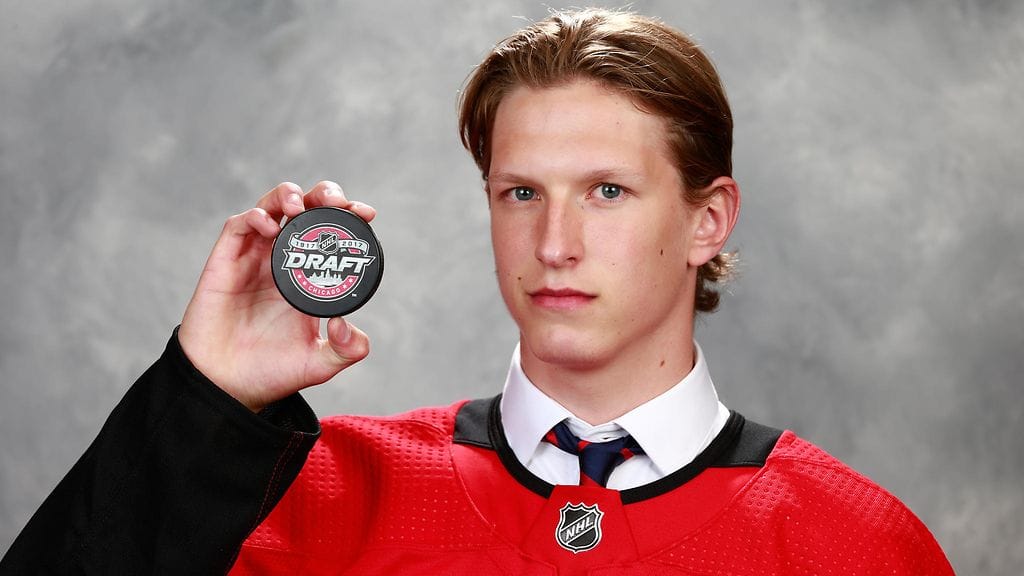 Eetu Luostarinen nostettiin Carolina Hurricanesin miehistöön Erik Haulan loukkaannuttua.