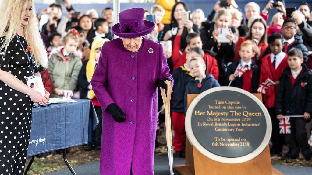 kuningatar Elisabet lapiohommissa (1)