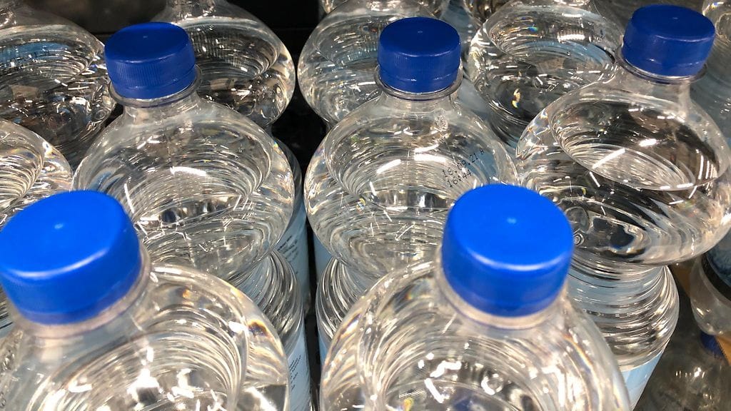 pullo, muovipullo, muovi, korkit, vesipullo