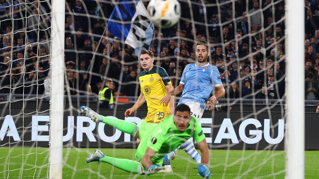 Celticin James Forrest niittasi 1–1-tasoituksen Lazion puolustuksen tötöilystä,