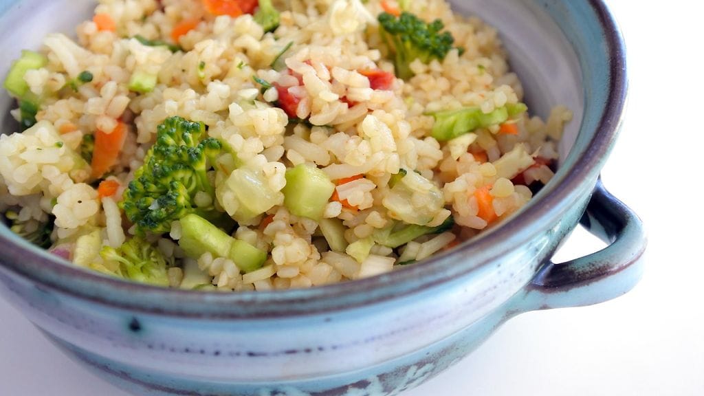 Kotiruoka on jäähdytettävä riittävän nopeasti ja säilytettävä tarpeeksi kylmässä jääkaapissa.