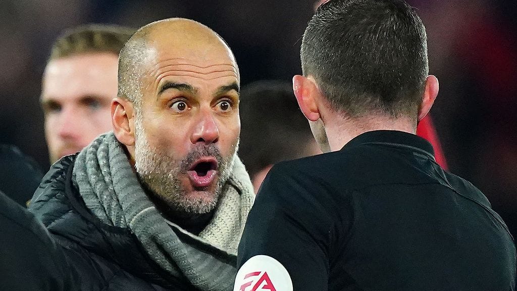 Pep Guardiola ei voinut uskoa tuomareiden ratkaisua.