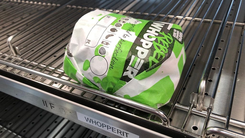 Burger King Rebel Whopper hampurilainen valmis