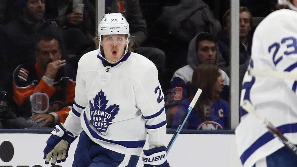 Kasperi Kapanen juhli Toronto Maple Leafsin kavennusosumaa.