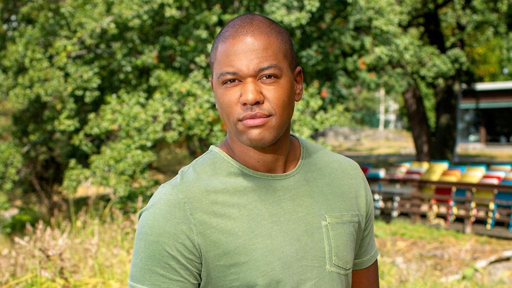 Matti Leino vinkkaa, että Rantabaari-hahmo Anssilla on melkoinen salaisuus varjeltavana.