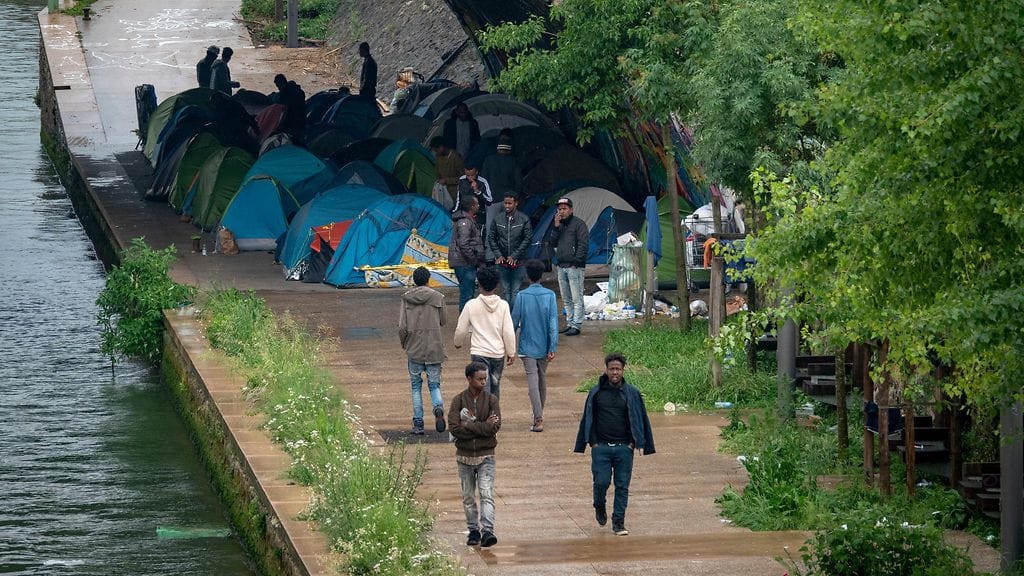 Afrikkalaisia maahanmuuttajia Pariisissa. Kuvituskuva.