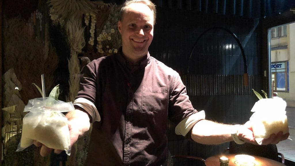 Pina colada muovipussissa Miikka Geitel