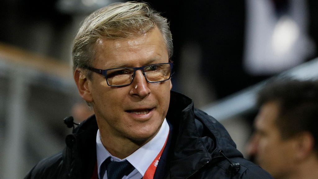 Markku Kanerva johdatti Huuhkajat ensimmäistä kertaa EM-kisoihin.