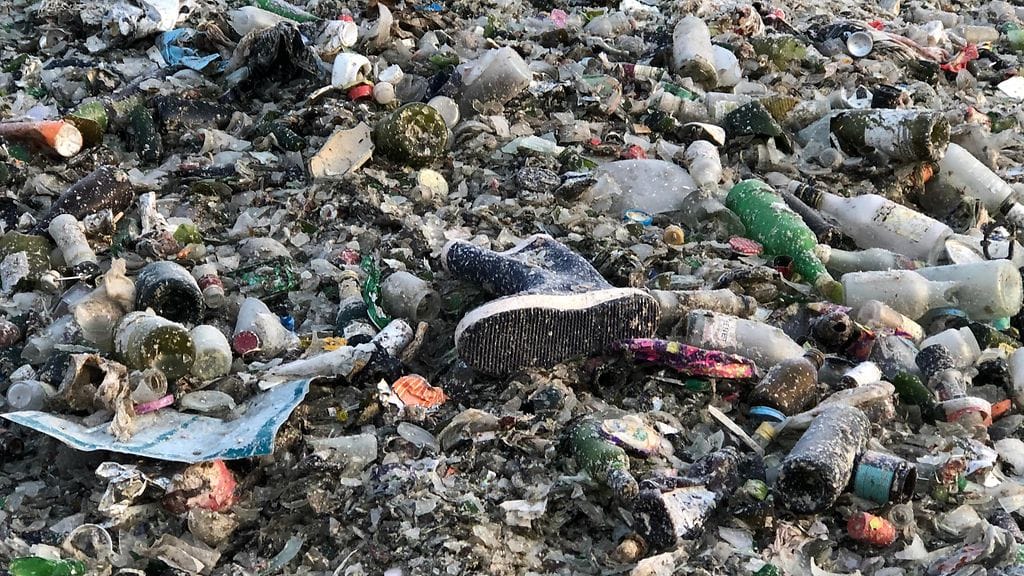 lasi, kierrätys, kumisaapas