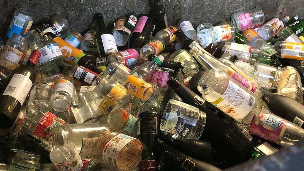 Lasi, kierrätys, kierrätysastia