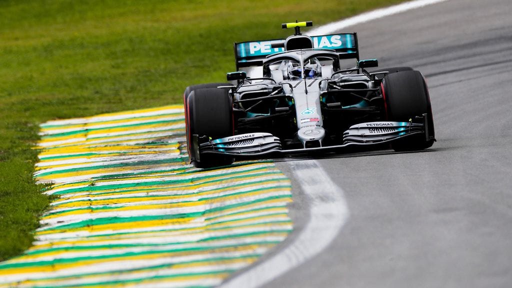 Valtteri Bottas jäi yllättävän kauas tallikaveristaan Lewis Hamiltonista Brasilian GP:n 3. harjoituksissa.