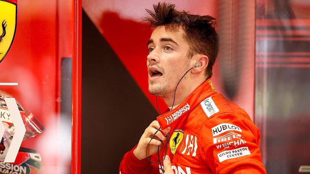 Charles Leclerc manasi kämmiään Brasilian GP:n aika-ajoissa.