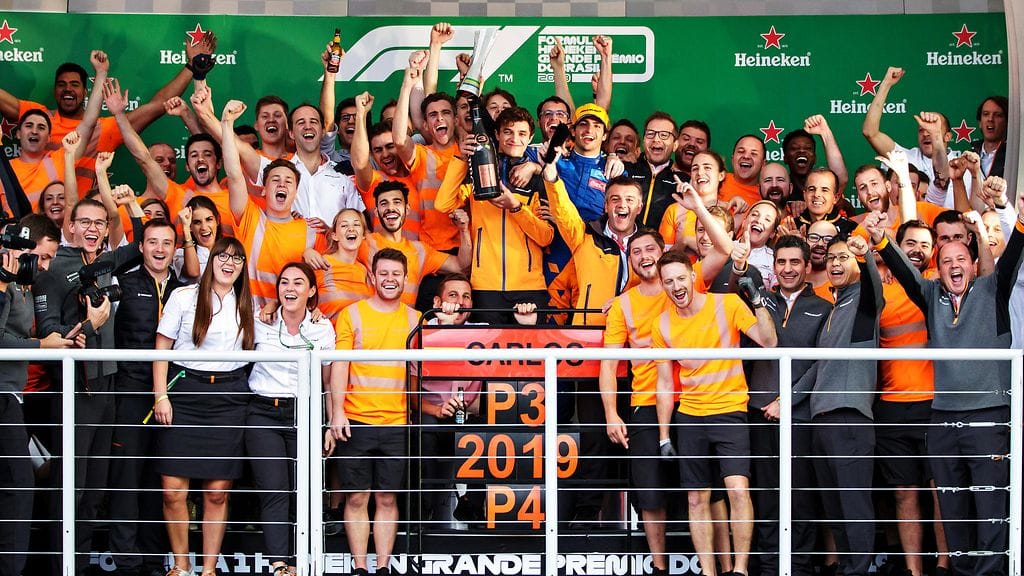 McLaren juhli sekä Carlos Sainzin kolmossijaa että tuloksella varmistunutta valmistajien MM-sarjan neljättä sijaansa.