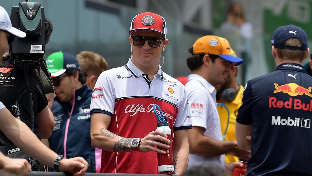 Kimi Räikkönen heitteli letkeitä kommentteja Brasiliassa.