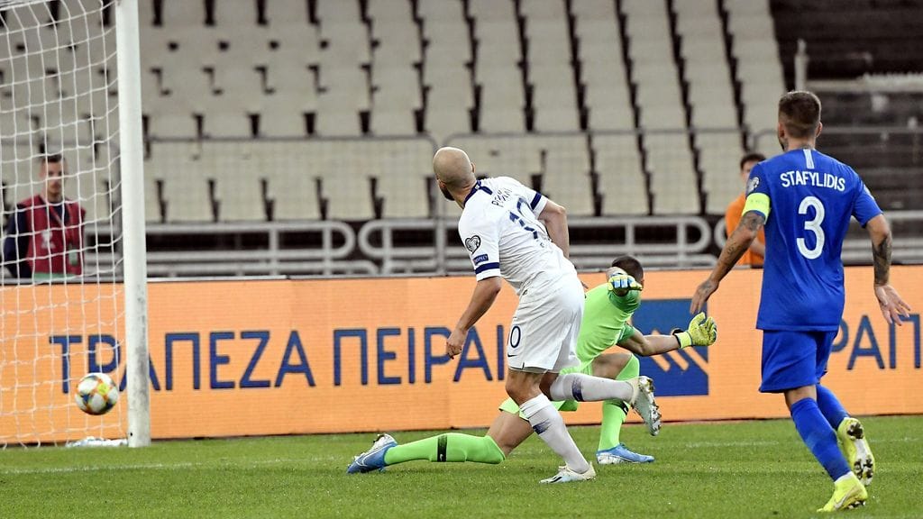 Teemu Pukki iski Huuhkajat 1-0-johtoon ensimmäisellä puoliajalla.