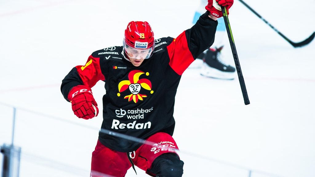 Veli-Matti Savinainen mätti Traktoria vastaan tehot 2+1. Arkistokuva.