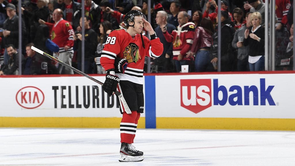 Patrick Kane tuskaili, kun Sebastian Aho kohteli häntä kaltoin.