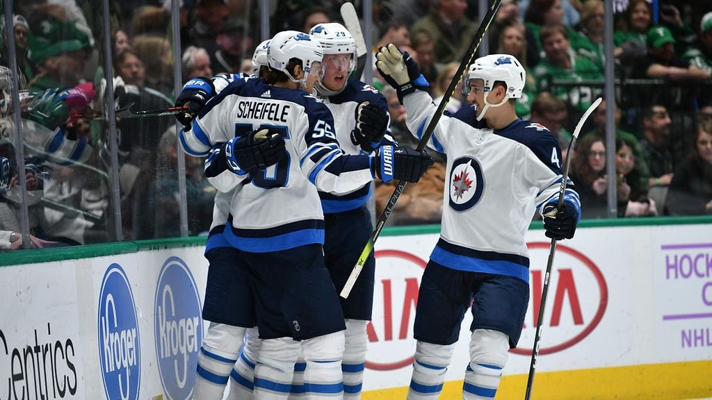 Patrik Laine teki Winnipeg Jetsin 2–3-kavennusmaalin Dallas Starsia vastaan.
