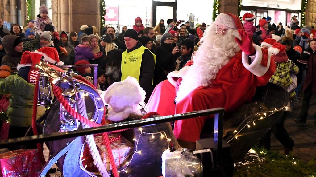 Helsingin Aleksin joulukadun avajaiset ovat sunnuntaina. Kuva viime vuodelta.