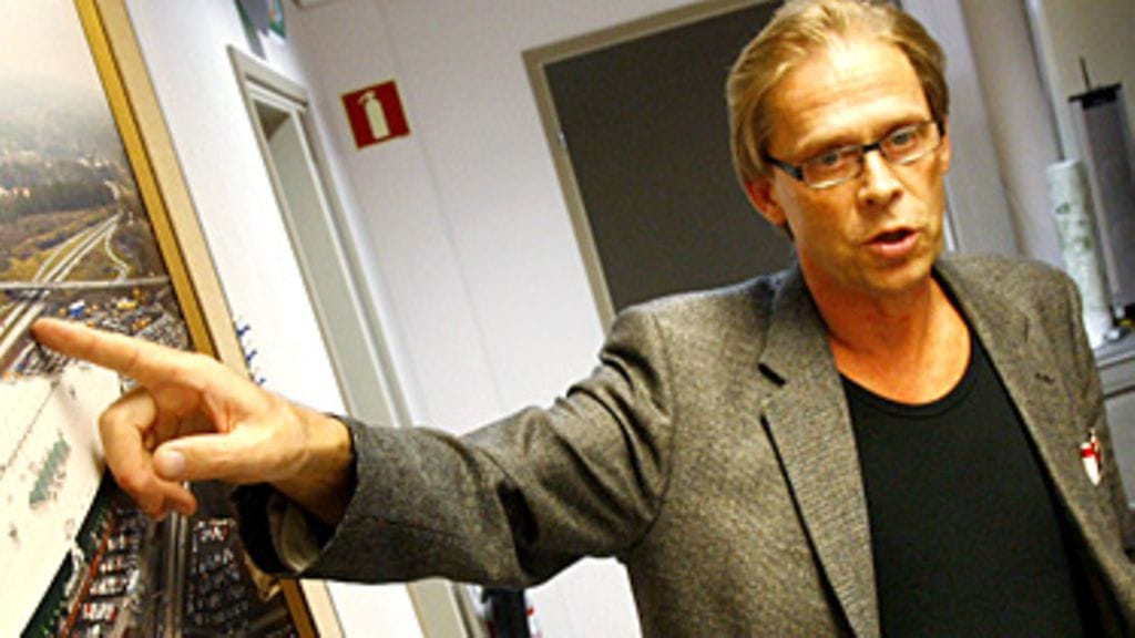 Toivo Topi Sukari pääkaupunkiseudun Ideaparkia koskevassa tiedotustilaisuudessa, Vihdin kunnanvirastossa, Nummelassa tiistaina 11. maaliskuuta 2008. Kuva: Lehtikuva