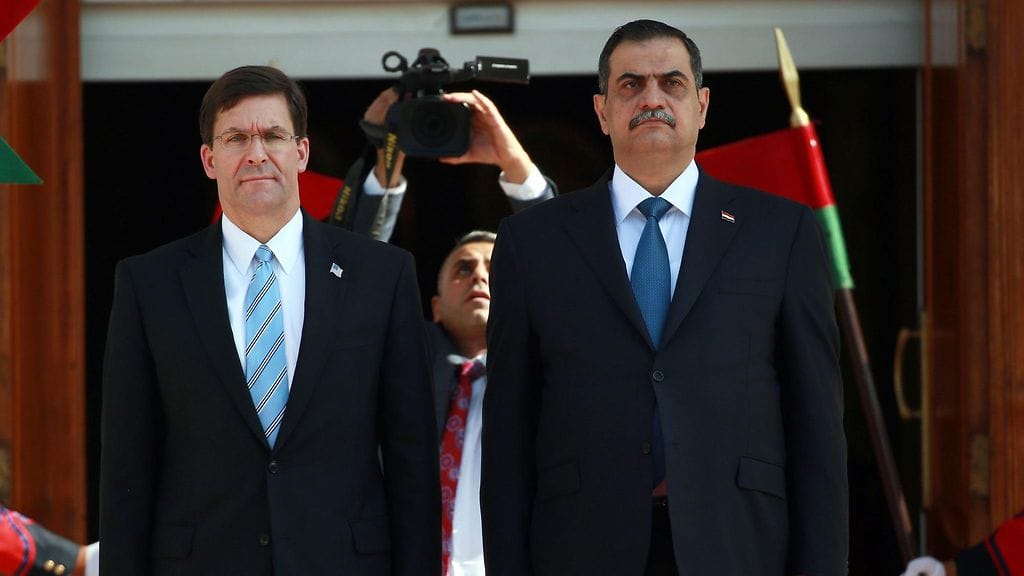 Irakin puolustusministeriä Najah al-Shammaria (oik.) epäillään Ruotsissa tukipetoksesta.