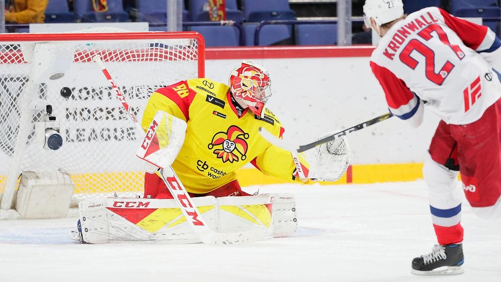 Staffan Kronwall (oik.) laukoi Lokomotivin voittoon.