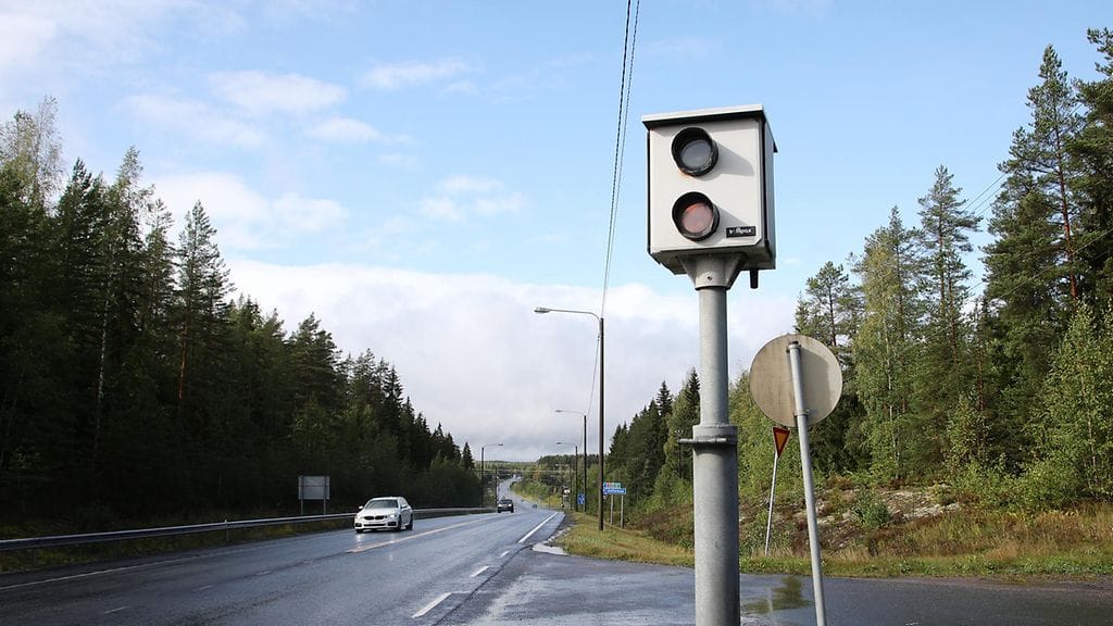 Pahimmillaan kuljettajalle mitattiin nopeudeksi 165 km/h. Kuvituskuva.