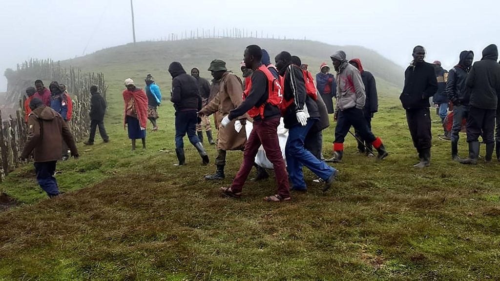 Tulvat ja mutavyöryt ovat ajaneet satoja tuhansia ihmisiä kodeistaan Afrikassa. Kuvituskuva.