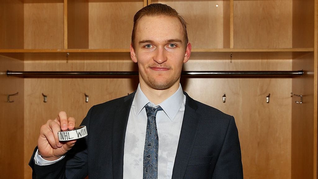 Kaapo Kähkönen sai muiston ensimmäisestä NHL-voitostaan.