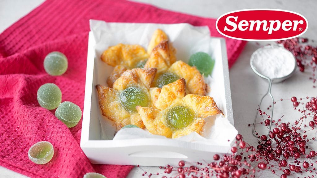 Vihreät kuulat maistuvat myös torttujen täytteenä.