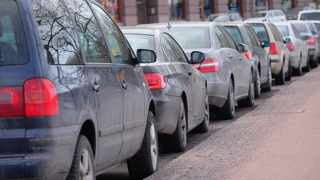 Yleisin mobiilipysäköintivirhe, joka johtaa pysäköintivirhemaksuun, on maksaminen väärälle parkkialueelle. Kuvituskuva.