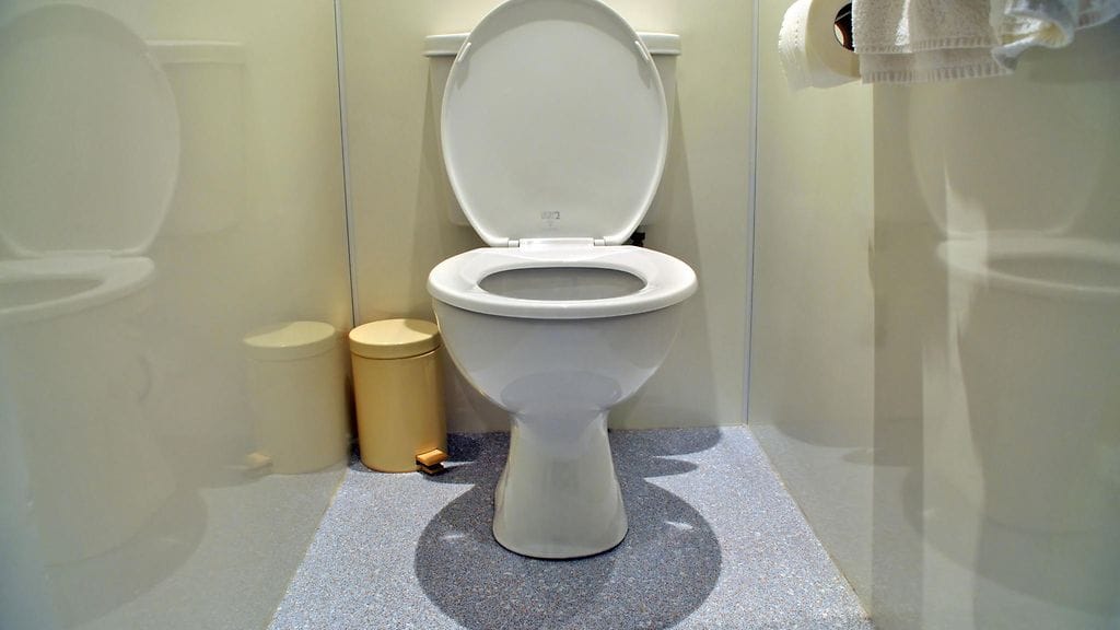 Vesihuoltomestarin mukaan alushousut oli vedetty kotitalouden vessanpöntöstä.