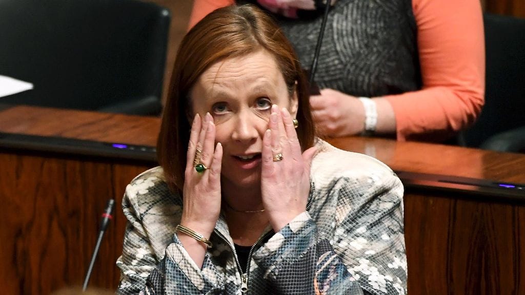 Valehteliko omistajaohjauksesta vastaava ministeri Sirpa Paatero eduskunnalle Posti-kiistan aikana? Se olisi ministerille raskauttavaa, kirjoittaa Eeva Lehtimäki.