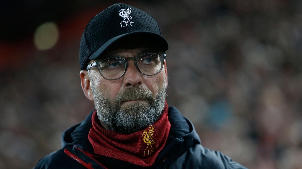 Jürgen Klopp ihmetteli, kun peli sai jatkua ja Napolin maali hyväksyttiin.