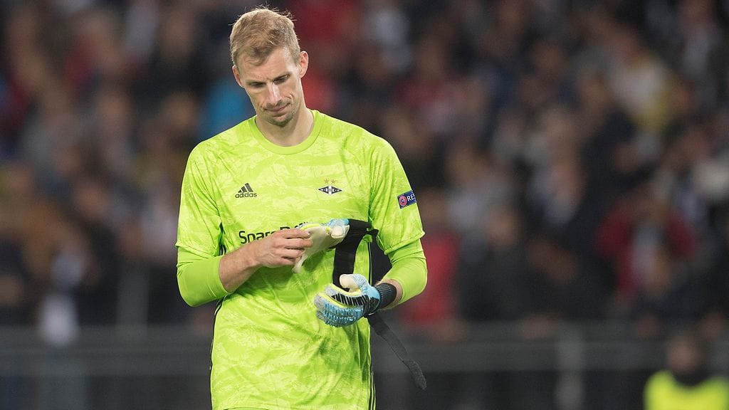 Kulmapotku yllätti Rosenborg-maalivahti Andre Hansenin.