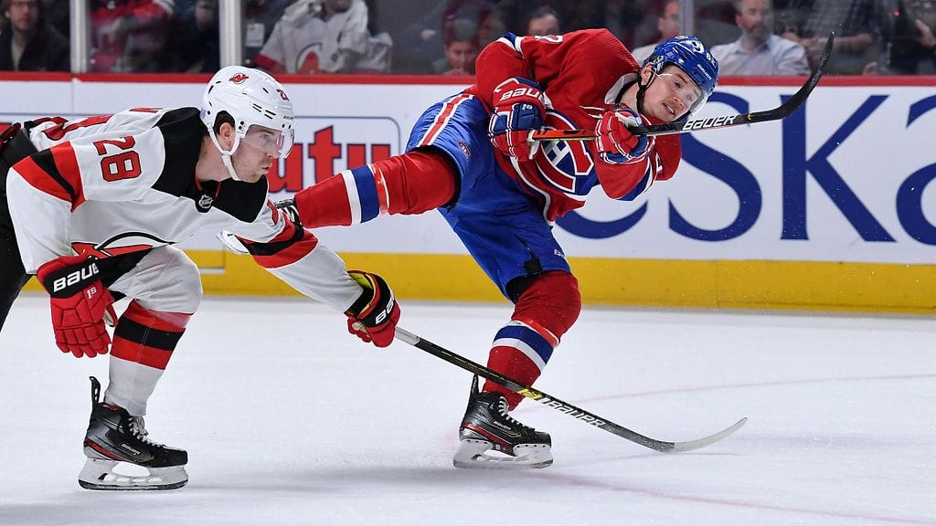 Artturi Lehkonen tositoimissa Devilsia vastaan.