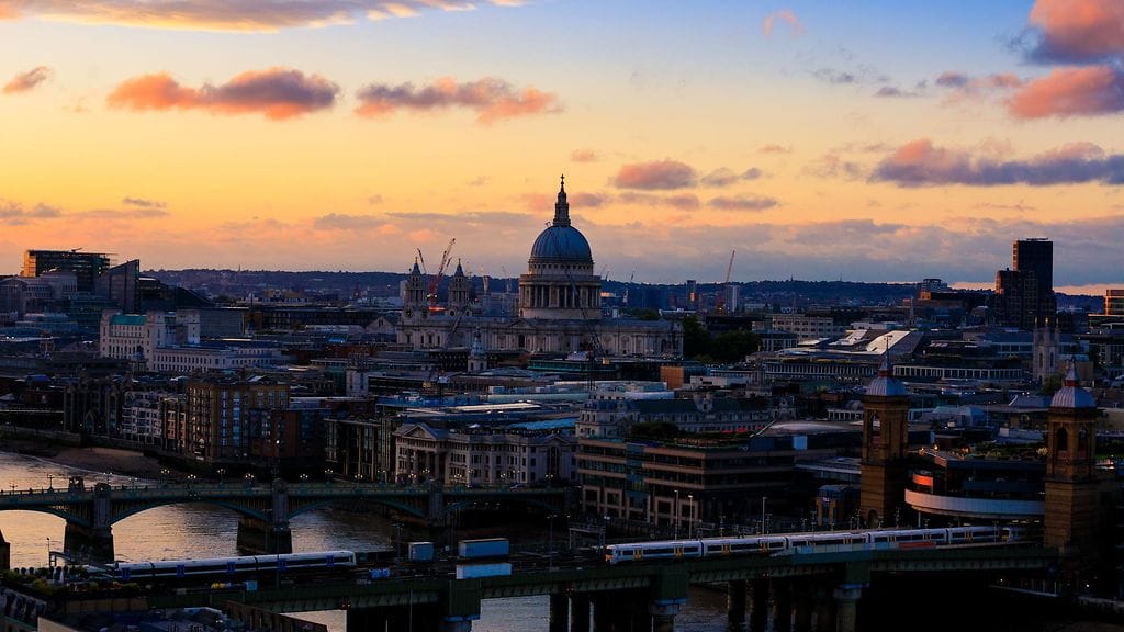 Boris Johnson on saanut koronavirustartunnan ja oli aiemmin tehohoidossa viruksen aiheuttaman taudin takia.