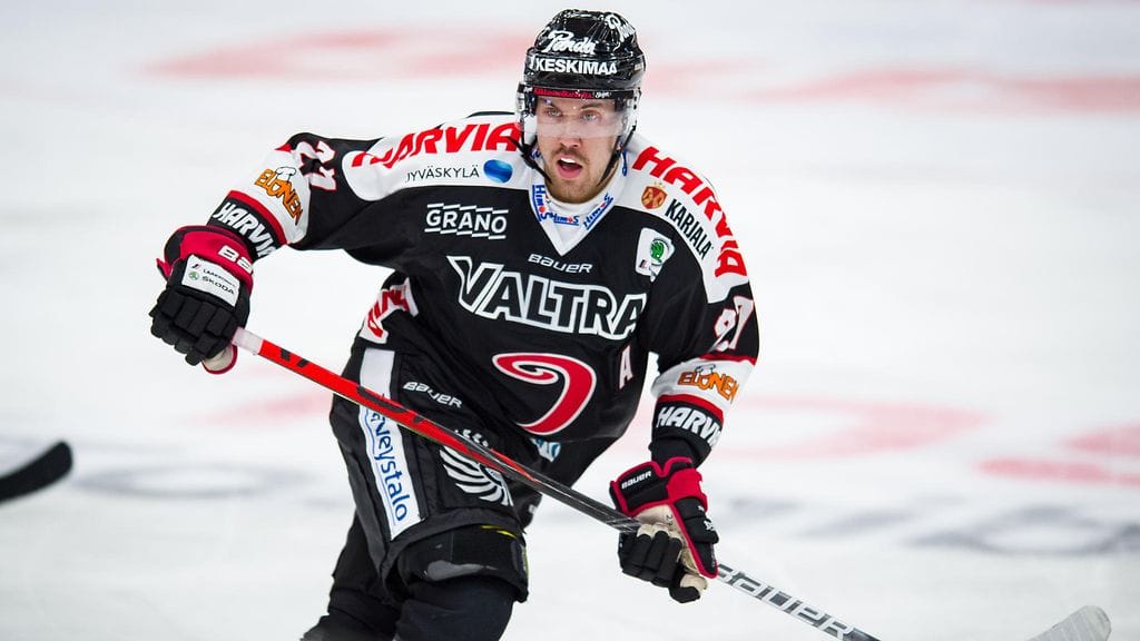 JYPin Miska Siikonen passitettiin ulos KalPa-ottelun kolmannessa erässä.