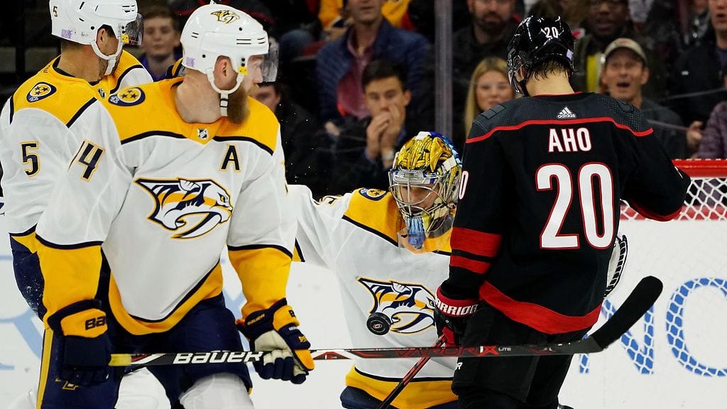 Pekka Rinne pysäytti Sebastian Ahon ja kumppanit.