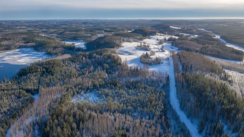 Maaseutumaisilla alueilla liikkumisen ja ruuan päästöt ovat suuremmat kuin kaupunkimaisilla alueilla.