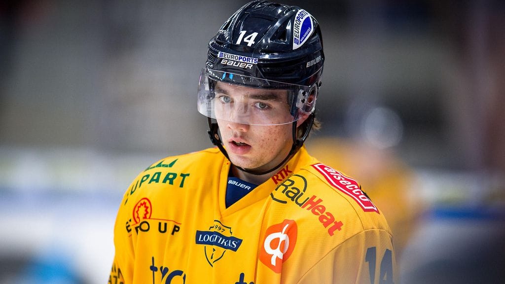 Ässät pääsi rokottomaan Lukon Ville Heinolan virheestä.