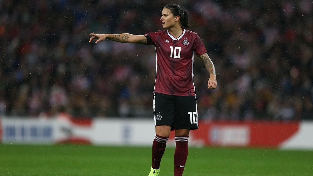 Dzsenifer Marozsan on yksi maailman parhaimmista jalkapalloilijoista.