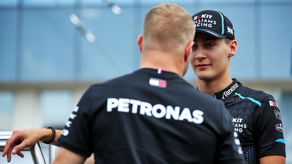 Valtteri Bottas saa nyt vilkuilla George Russellin tekemistä.