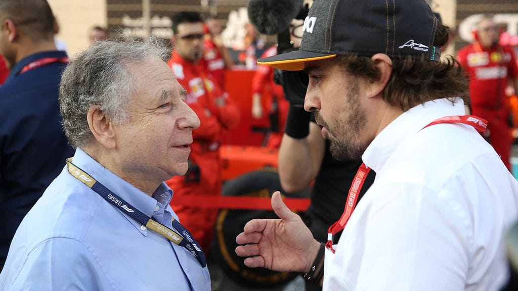 Fernando Alonso (oikealla) oli paikalla F1:n sunnuntain Abu Dhabin GP:ssä.