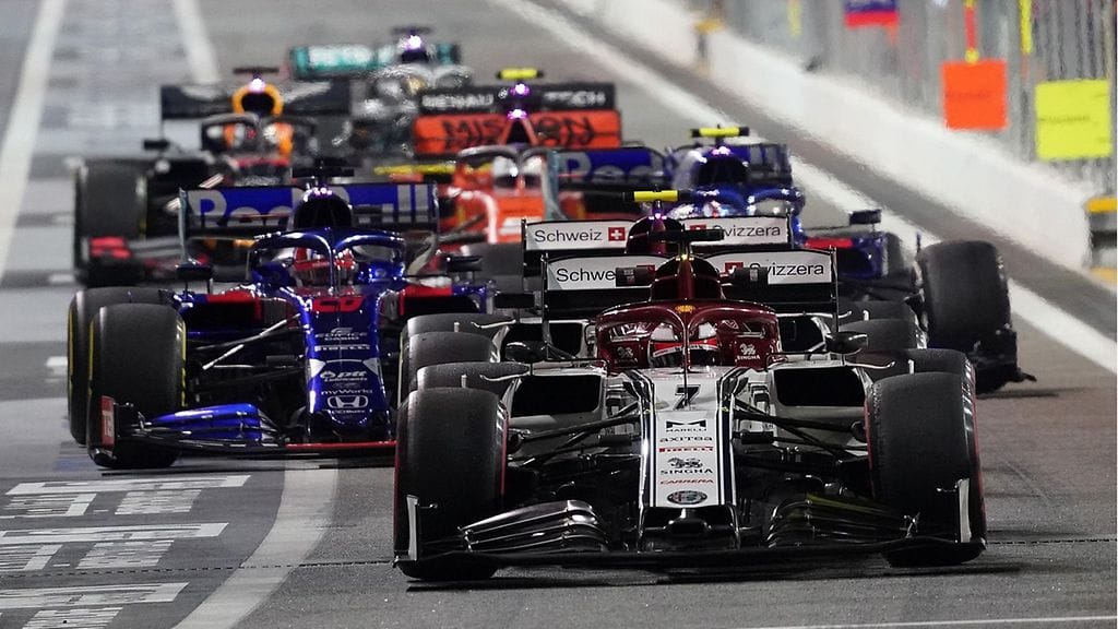 Kimi Räikkönen vetää letkaa Abu Dhabin aika-ajossa.